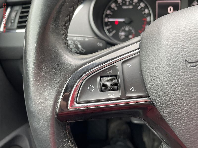 Škoda Octavia (2014) 2.0 TDi, Elegance, +kola - fotka 14 z 21