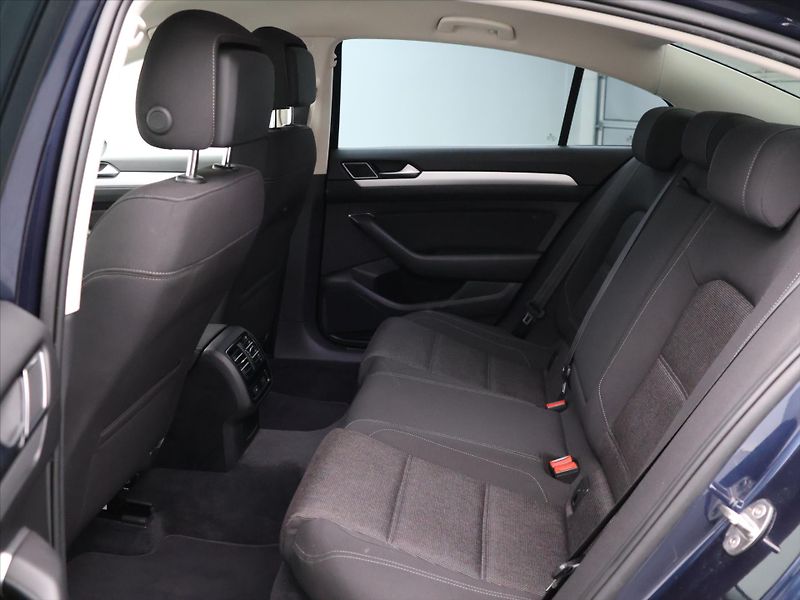 Volkswagen Passat 1.4 TSI 110kW LED DSG Tažné - fotka 14 z 29