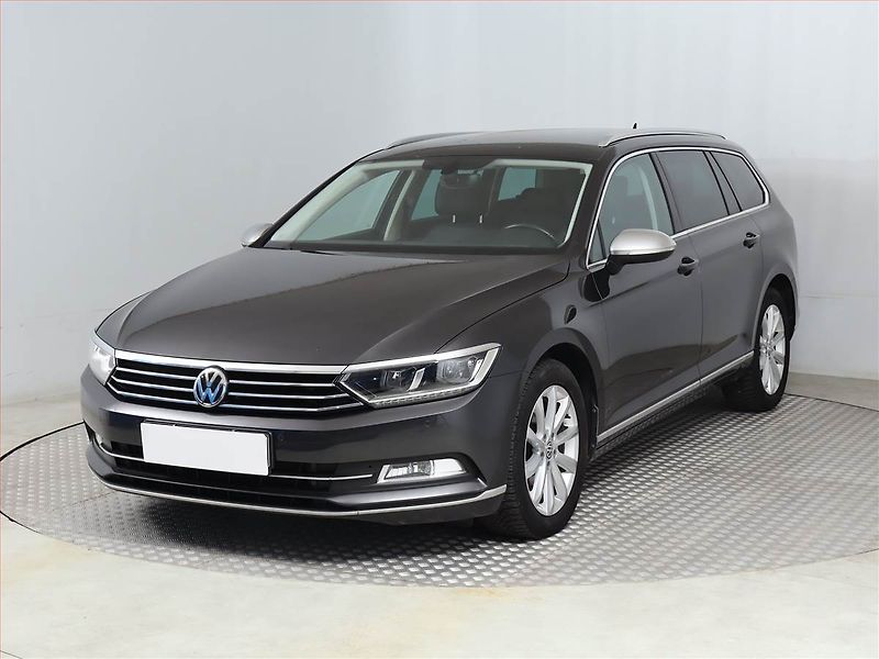 Volkswagen Passat (2018) Highline 2.0 TDI, Kůže, Navi - fotka 2 z 18