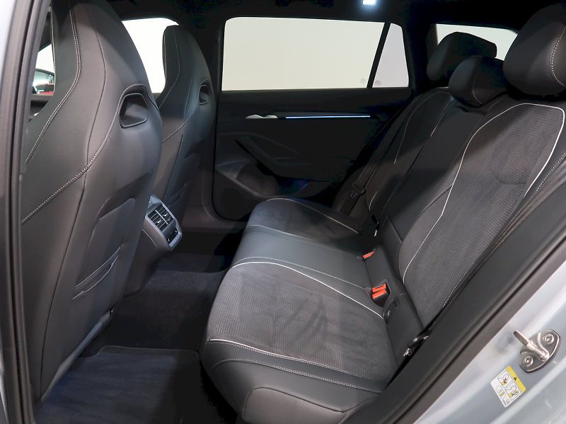 Škoda Superb (2026) SPORTLINE 2.0TDI 142kW 4x4 DSG - fotka 33 z 42