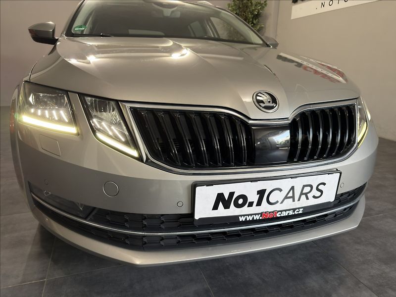 Škoda Octavia 1,6   TDI DSG STYLE+ VIRTU ACC - fotka 39 z 43