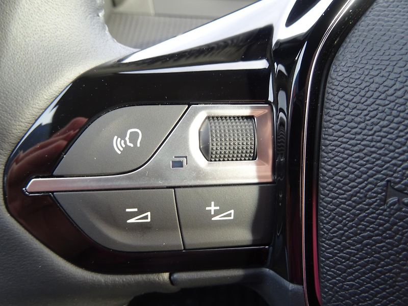 Peugeot 2008 (2026) ALLURE Turbo 100k MAN6 - fotka 25 z 44