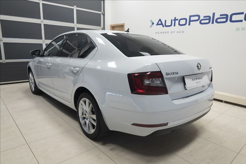 Škoda Octavia 2,0 TDI NAVI KEYLESS VÝHŘEV ČR - fotka 6 z 41