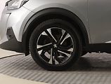 Peugeot 2008 (2022) Allure 1.2 PureTech, Automat - náhled 15