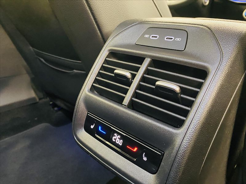Škoda Superb 2,0 TDI DSG 110 kW L&K - fotka 24 z 27