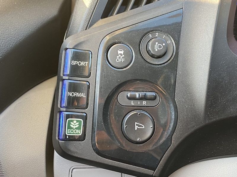 Honda CR-Z 1.5i, ČR, manual, 2x kola - fotka 17 z 18