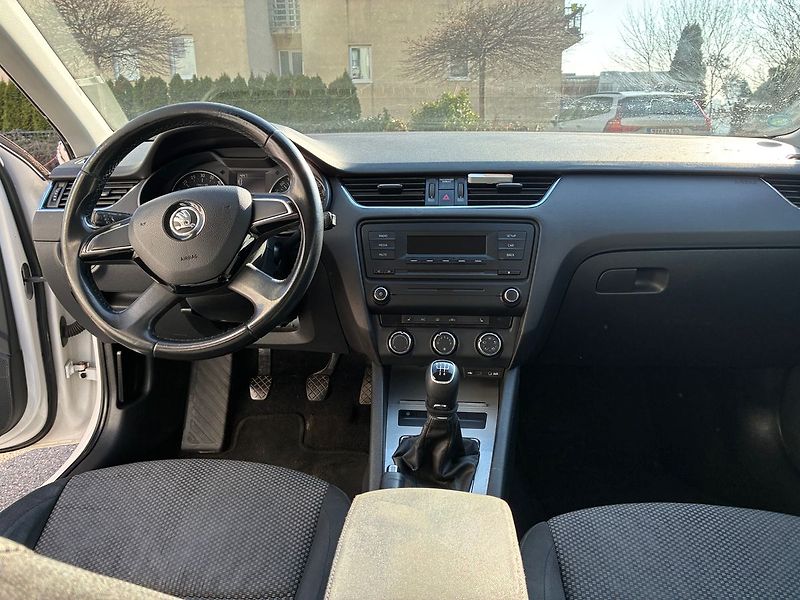Škoda Octavia 1.6 TDi 77 kW AMBITION - fotka 9 z 17