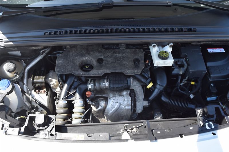 Peugeot 5008 1,6 HDI 84KW AUTOMAT PO SERVIS - fotka 48 z 49