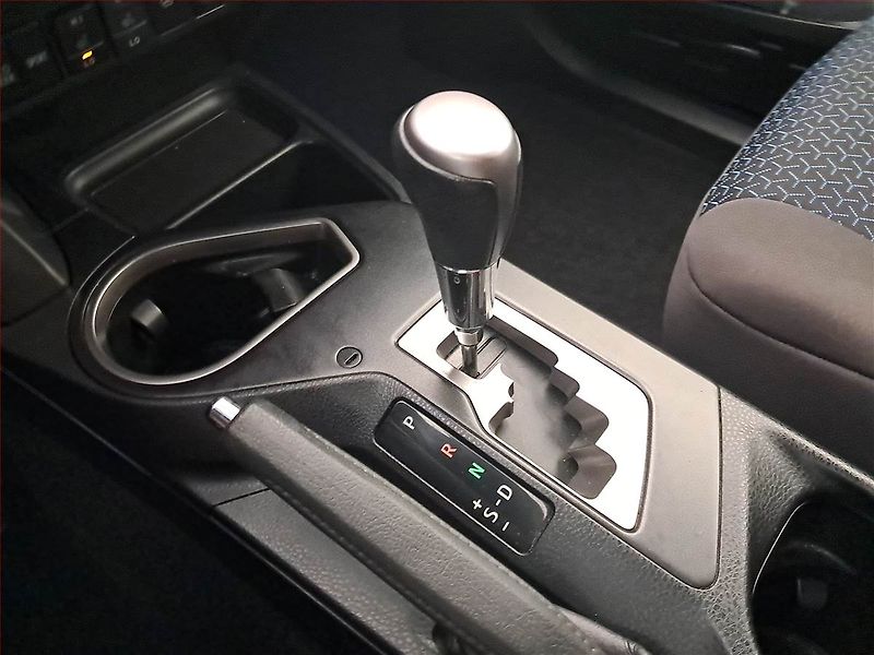Toyota RAV4 (2018) 2.5 Hybrid - fotka 16 z 18