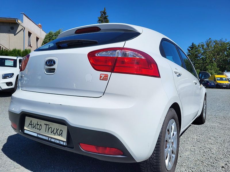 Kia Rio 1.4 i DOHC 16V 80kW - fotka 31 z 35