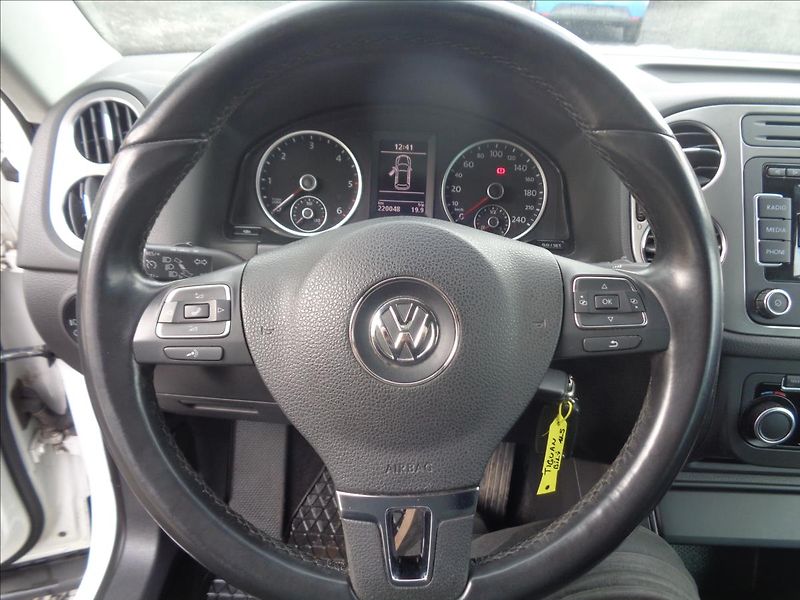 Volkswagen Tiguan 2,0 - fotka 10 z 17