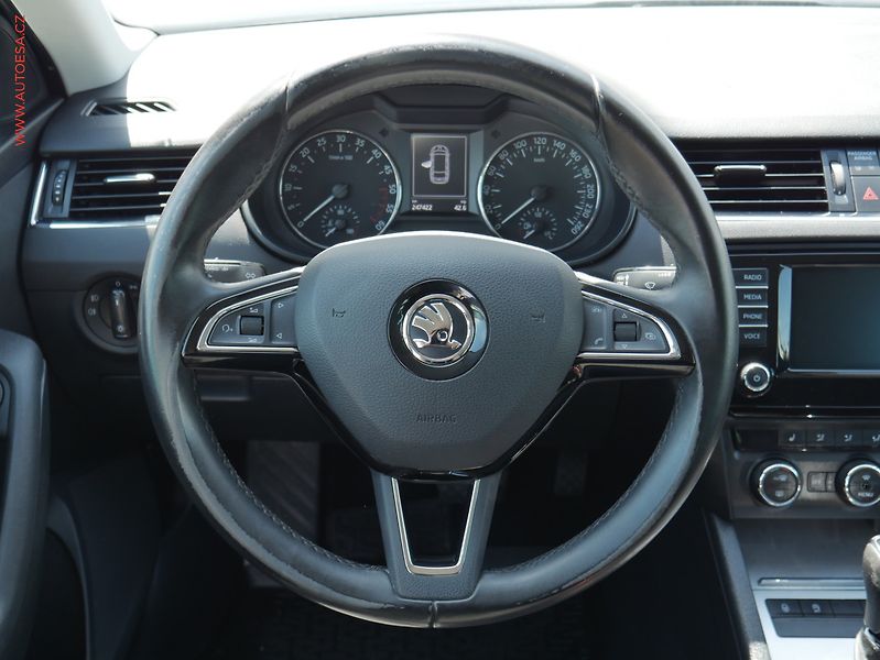 Škoda Octavia (2015) 2.0TDi, ČR, DSG, výhřev sed. - fotka 11 z 22