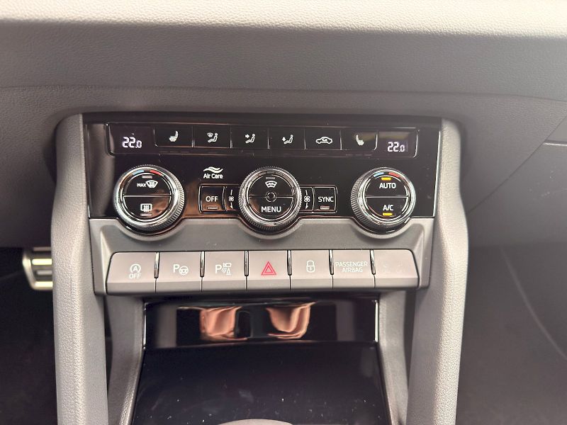 Škoda Karoq (2025) SPORTLINE TSI 1.5/110KW 7AP - fotka 30 z 42