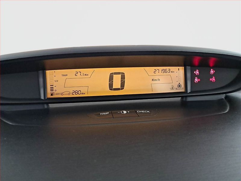 Citroën C4 (2005) Exclusive 1.6 HDi, nová STK - fotka 11 z 17