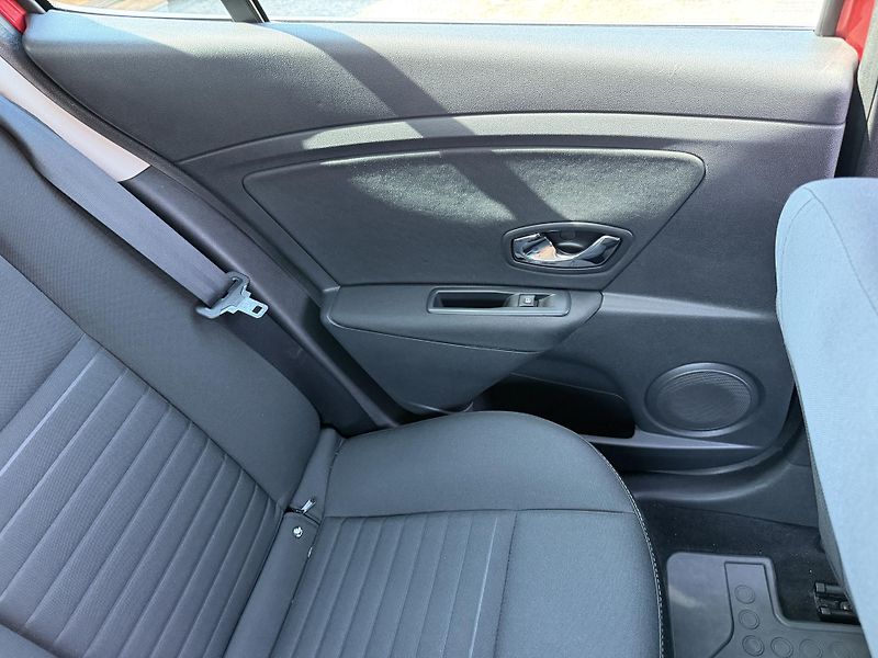 Renault Mégane (2015) 1.2 TCe 85kW ČR - fotka 29 z 40