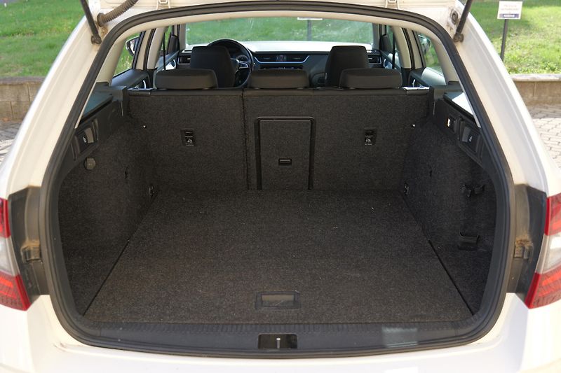 Škoda Octavia TDI 4x4 110kW NezTop Taž Carpl - fotka 33 z 34