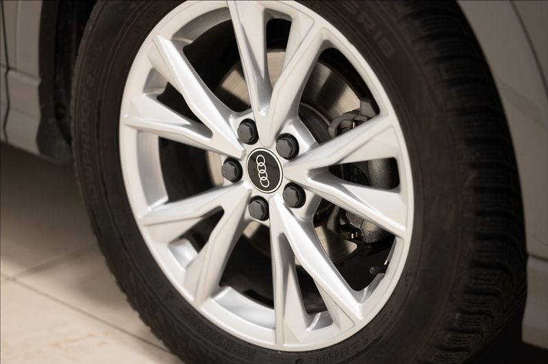 Audi Q3 1,5 35 TFSI S-LINE NAVI VÝHŘEV - fotka 35 z 37