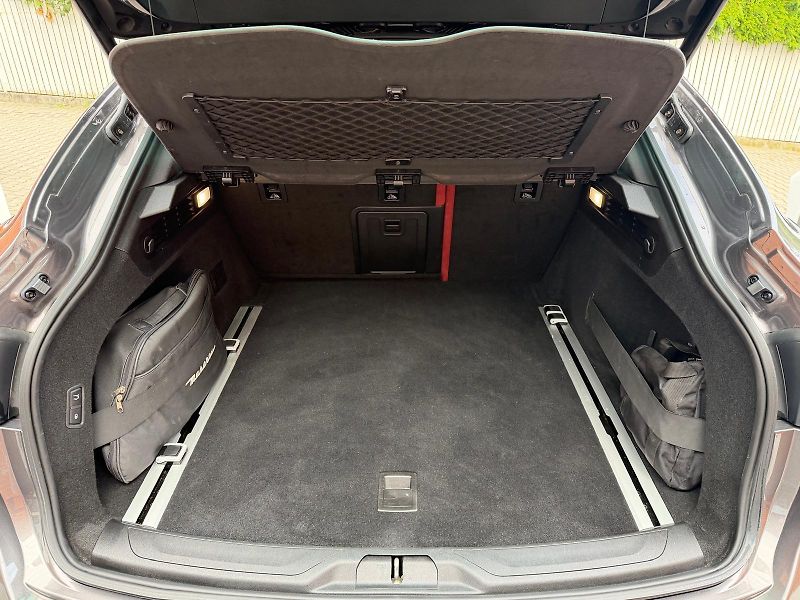 Maserati Levante SQ4-316KW-4x4-H&K-R21-ČR - fotka 33 z 34