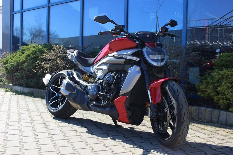 Ducati XDiavel (2025) V4  Burning Red 2025 SKLADEM n - fotka 1 z 13