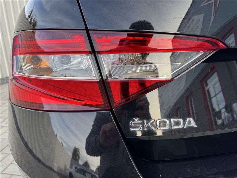 Škoda Superb 1,6 TDI Navi TZ park. kamera - fotka 15 z 50