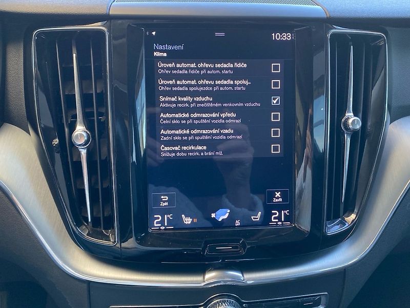 Volvo XC60 D4 AWD MOMENTUM - fotka 19 z 26