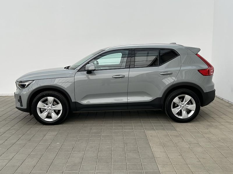 Volvo XC40 2.0 B3 CORE - fotka 3 z 28