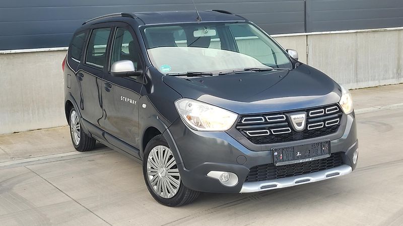 Dacia Lodgy STEPWAY 1,6i 75 KW 7 MÍST - fotka 1 z 26