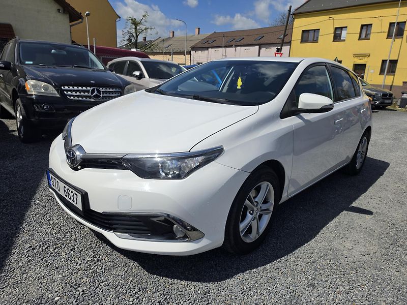 Toyota Auris 1.6 VVTi   - fotka 2 z 20