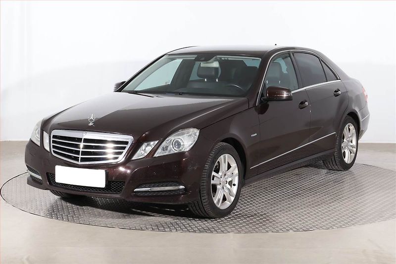 Mercedes-Benz Třídy E (2012) Avantgarde E 220 CDI, Automat - fotka 2 z 22