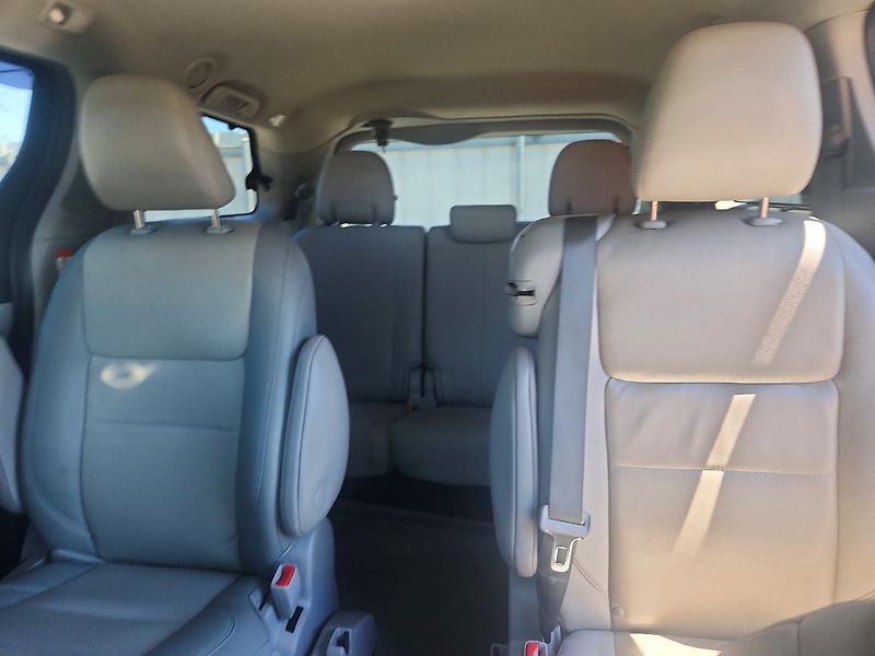 Toyota Sienna (2019) XLE 8-PASSENGER - fotka 10 z 12