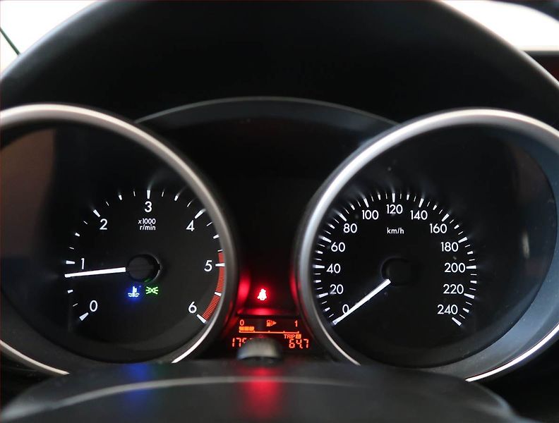 Mazda 5 (2014) 1.6 D, 7 míst, Navi, Tempomat - fotka 11 z 16