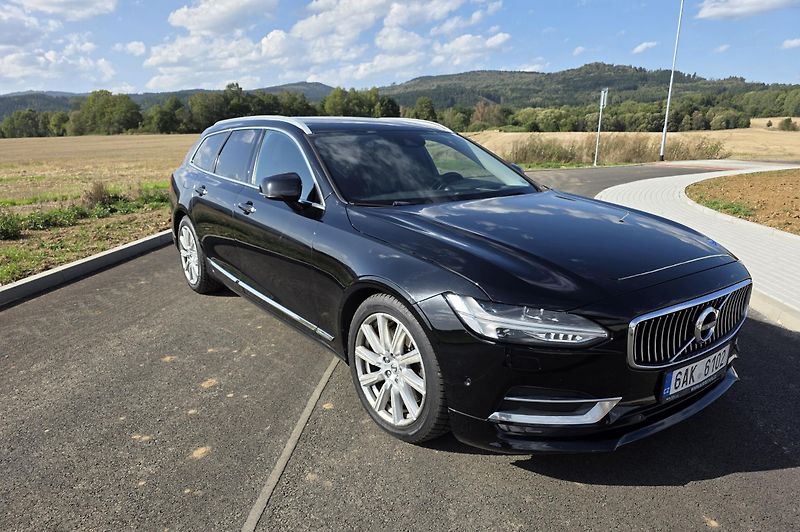 Volvo V90 (2017) D5 ADW 4x4  - fotka 2 z 11