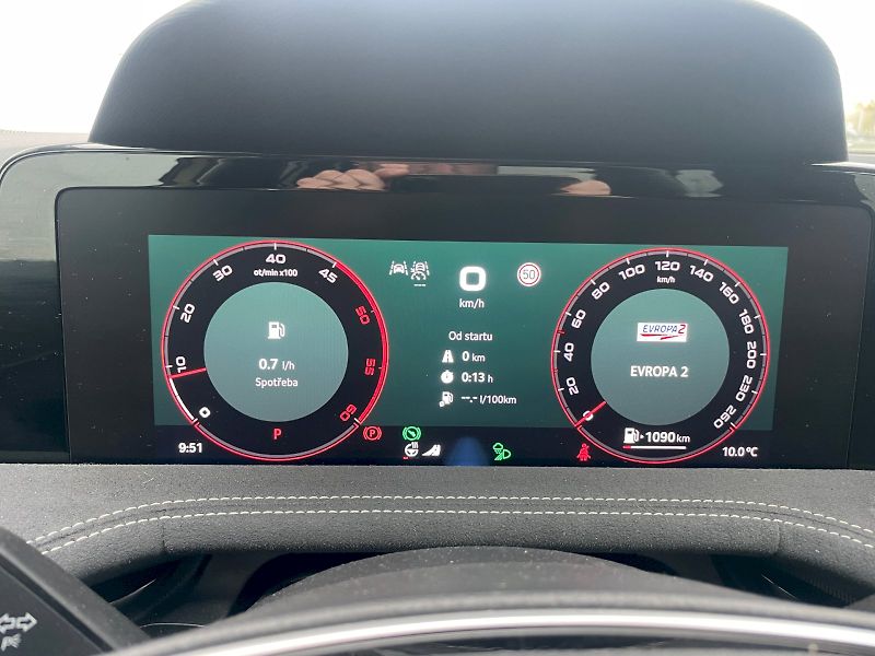 Škoda Superb (2025) COMBI Sportline TD 110 / 2.0 A - fotka 44 z 61