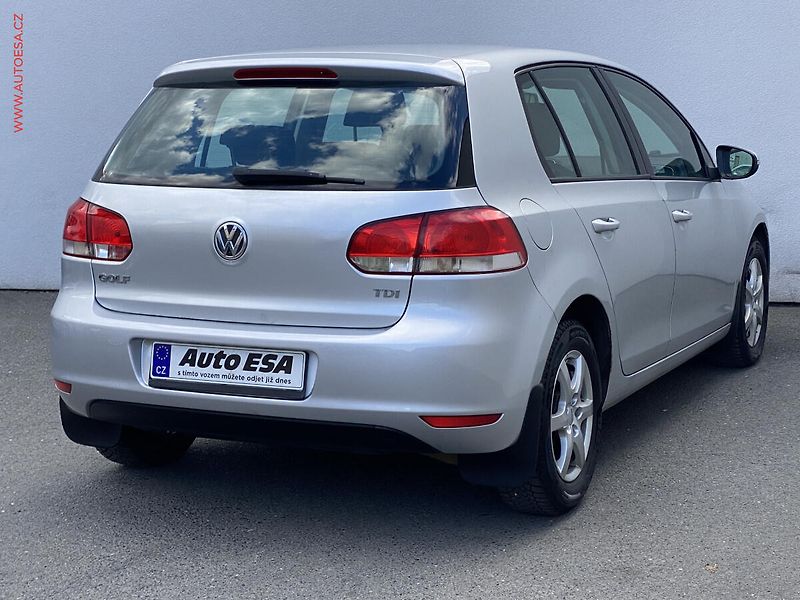 Volkswagen Golf (2010) 1.6 TDi, ČR, Trendline, AC - fotka 4 z 16