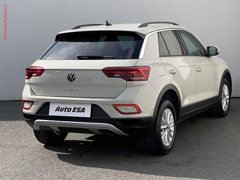 Volkswagen T-Roc (2022) 1.0 TSi, Life, LED, kamera - fotka 4 z 18