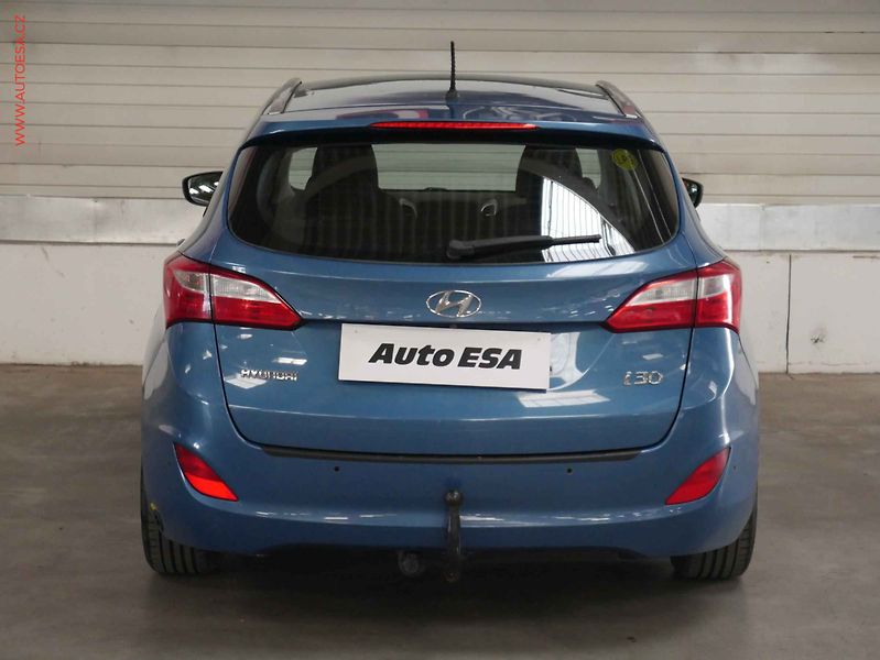 Hyundai i30 (2013) 1.6i, ČR, AC, výhřev sed - fotka 5 z 18