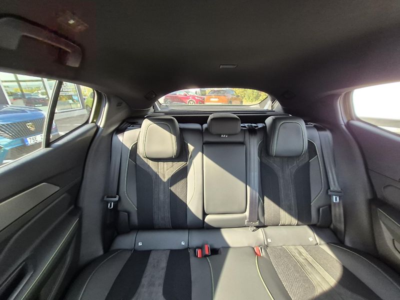 Peugeot 408 (2026) GT Hybrid 145 e-DCS6  - fotka 21 z 24
