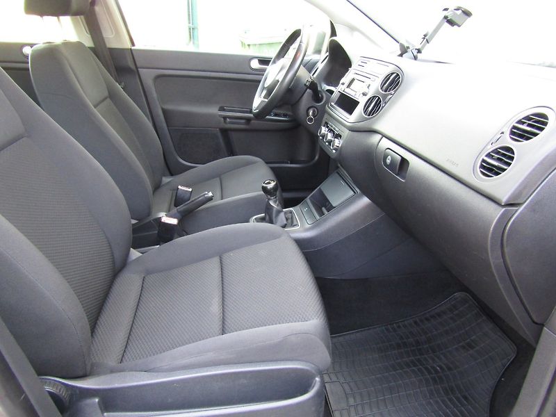 Volkswagen Golf Plus (2010) 1.4 16V 59kW - fotka 26 z 37