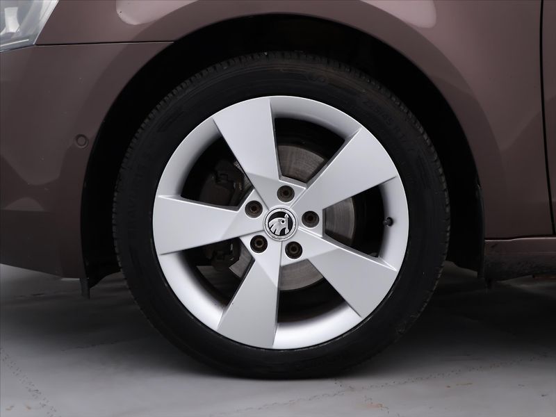 Škoda Octavia 2,0 TDI 110kW CZ Style DPH - fotka 28 z 35