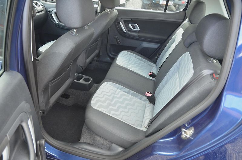 Škoda Fabia (2009) 1.4i 16V 63kW AMBITION / KLIMA - fotka 13 z 33