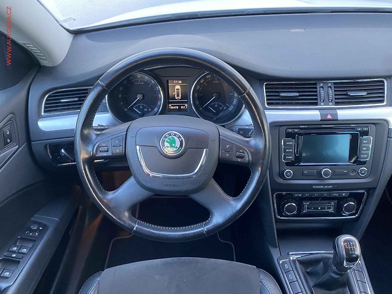 Škoda Superb (2012) 2.0 TDi, Ambition - fotka 11 z 18