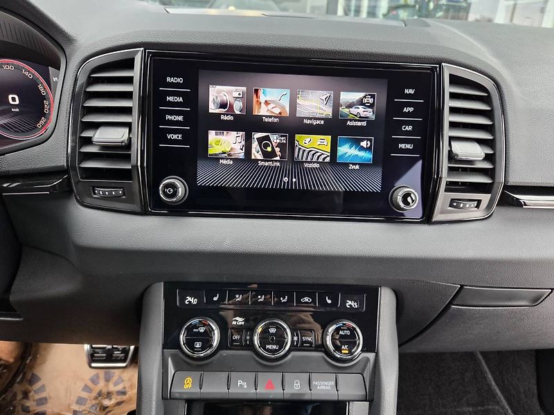 Škoda Karoq Sportline 1.5 TSI DSG tažné - fotka 23 z 45