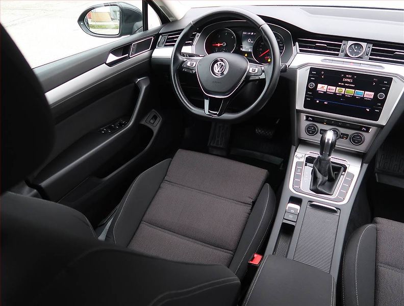 Volkswagen Passat (2018) 2.0 TDI, Automat, Navi - fotka 7 z 20