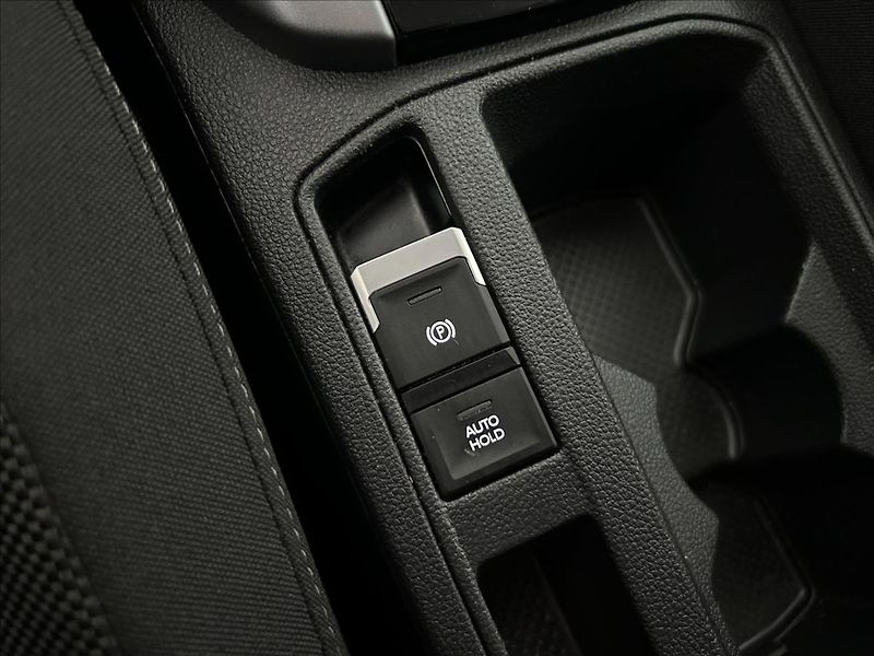 Volkswagen T-Roc 1,0   TSI 85kW,LIFE,1.MAJITEL - fotka 20 z 26