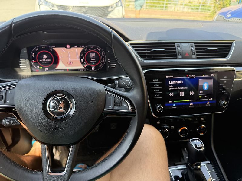Škoda Superb (2020) Velice zachovale auto - fotka 9 z 16