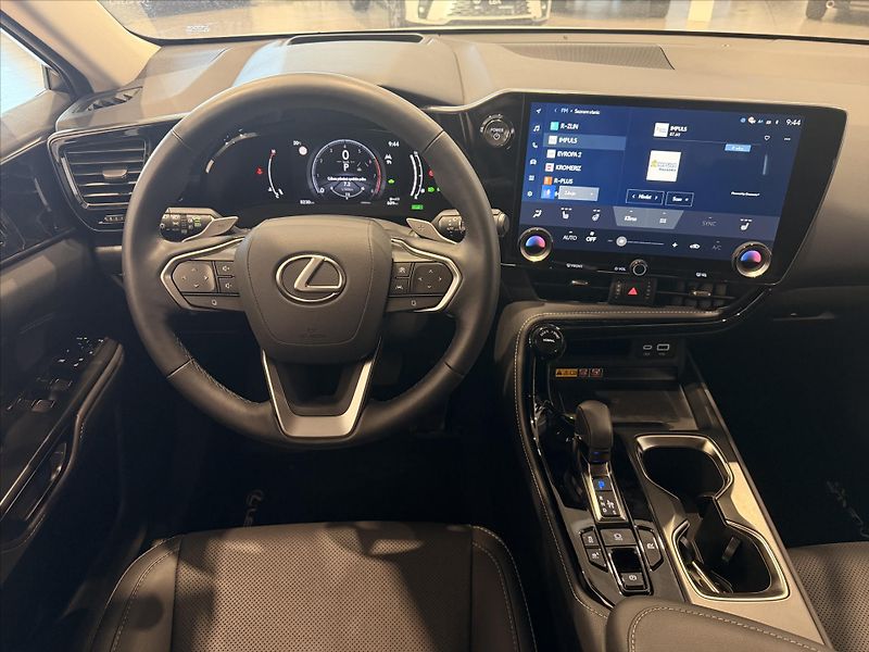 Lexus NX 350h 2,5 Executive Top  NX - fotka 8 z 12
