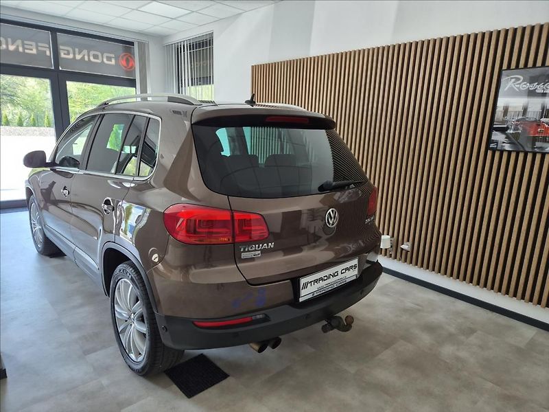 Volkswagen Tiguan TDI 4 MOTION R-Line - fotka 4 z 31
