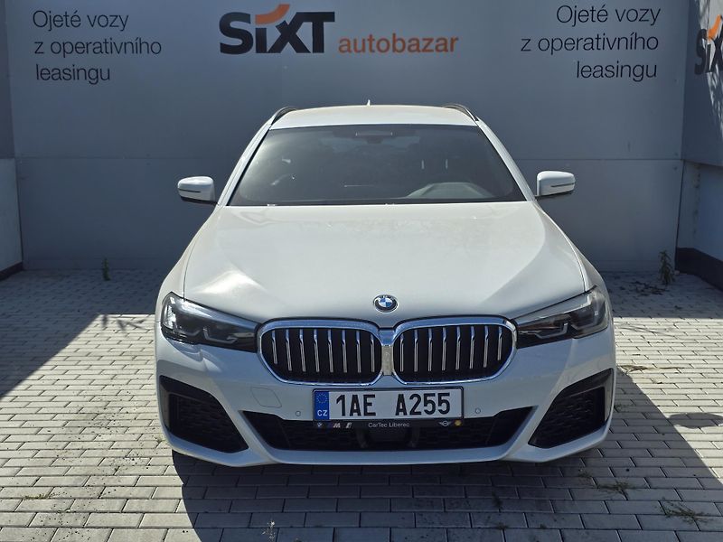 BMW Řada 5 530d xDrive Touring (210 kW) 4 - fotka 3 z 11