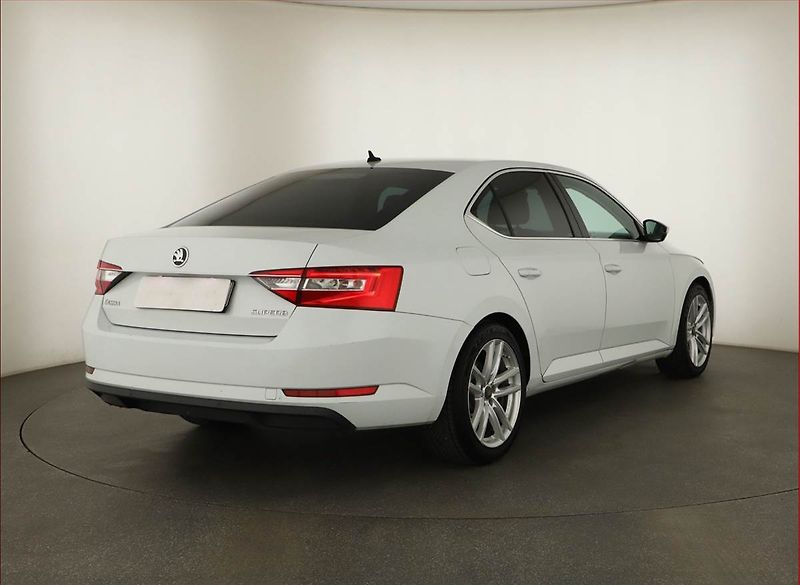 Škoda Superb (2015) 2.0 TDI, Automat, Navi, Xenony - fotka 5 z 15