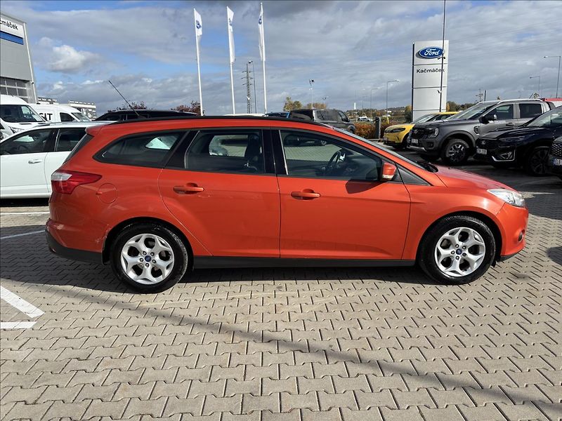 Ford Focus 1,6 TDCI 95k Trend - fotka 6 z 29